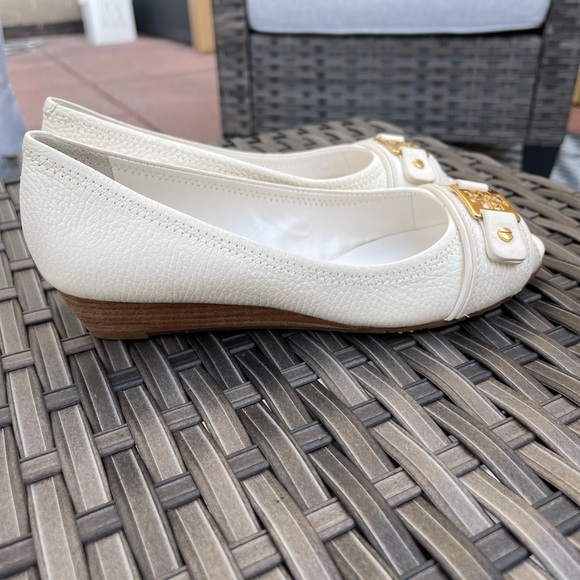 Tory Burch White Leather Peep Toe Wedge Sandals - Picture 4 of 5